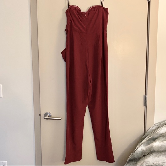 ✨NWOT Pretty Red V Neck Sleeveless Jumpsuit✨ - Picture 2 of 3